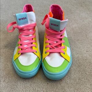 Women's DC COMICS WW84 Wonder Woman 1984 Mid Top Neon Block Sneakers Shoes Sz 10